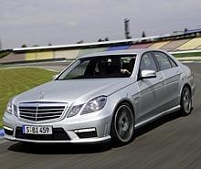 Garant für die hohe Fahrdynamik des E 63 AMG sind der kraftvolle AMG 6,3-Liter-V8-Motor mit 386 kW (525 PS) Leistung und 630 Newtonmeter Drehmoment.